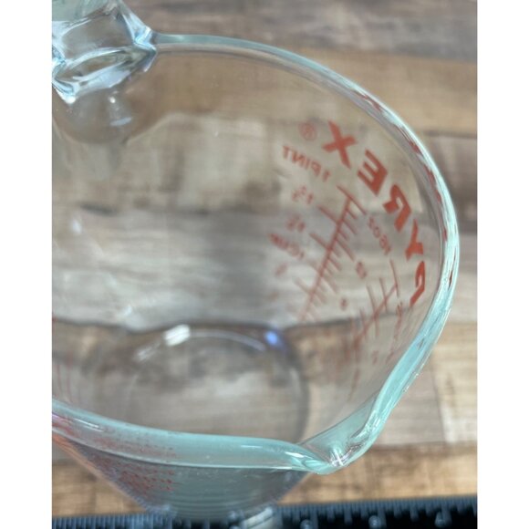 Pyrex 2-Cup Glass Measuring Cup With Red Markings - Picture 4 of 4